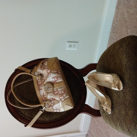 A set - Picture 2 of 4